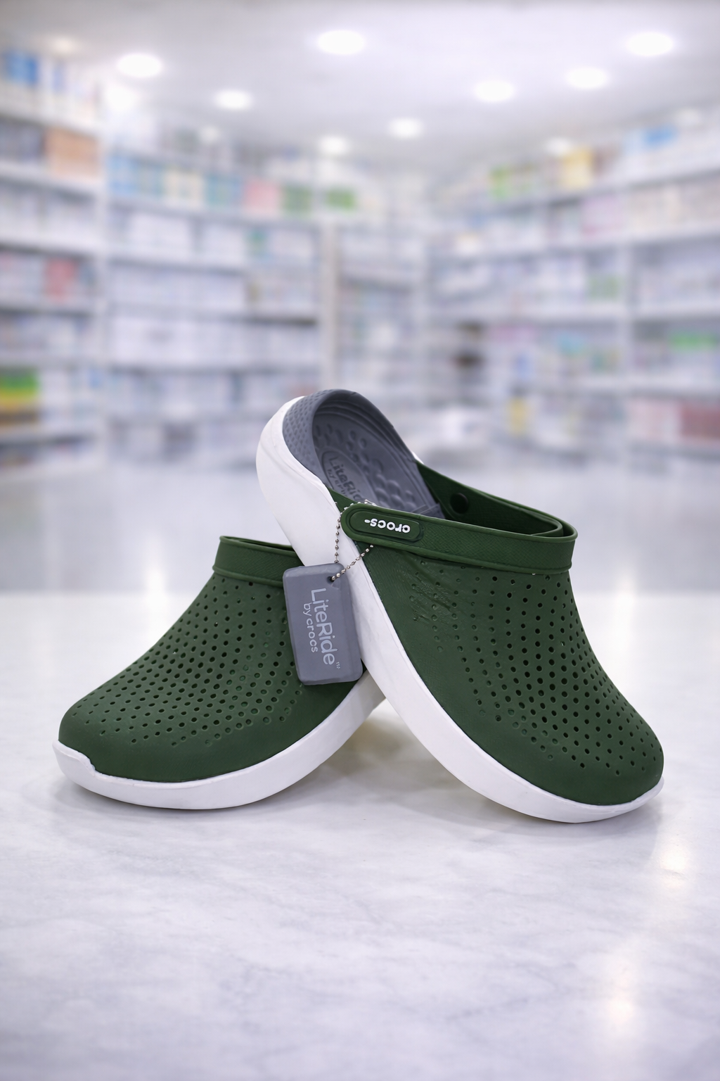 Sabots LiteRide Crocs – Confort Révolutionnaire & Style Urbain | صنادل كروكس – راحة فائقة وتصميم عصري أنيق